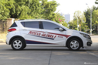 2016款宝骏310 1.2L手动豪华型