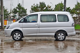 2017款东风风行菱智V3 1.5L 7座 手动标准型