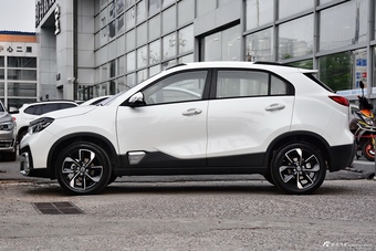 2017款风神AX4 1.6L手动潮悦型