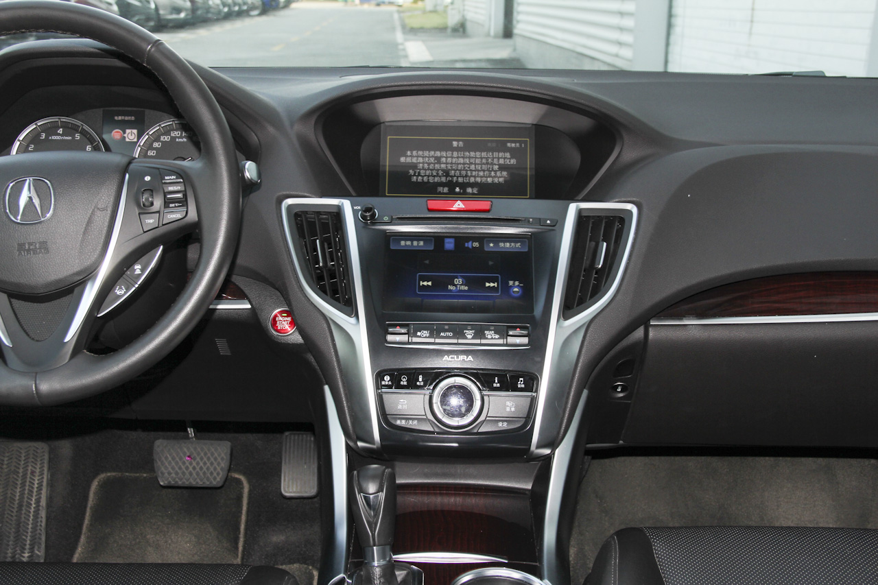2015款讴歌TLX 2.4L自动精英版