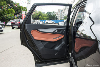 2015款 宝骏560 1.8L手动精英型