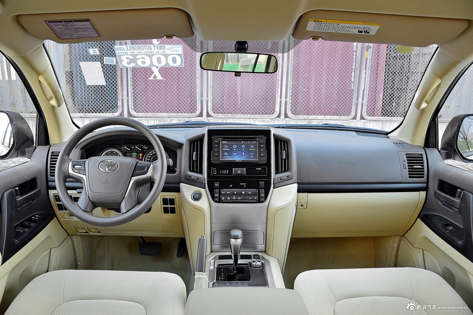 2016款兰德酷路泽4.0L自动V6中东低配版