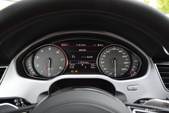2016款奥迪S8 4.0T自动4.0TFSI quattro