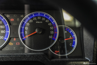 2016款战旗2.0L手动CK豪华型 国IV