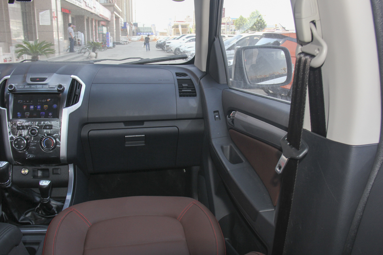 2018款庆铃TAGA 3.0T手动四驱超豪华版