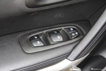 2016款科雷嘉2.0L自动两驱尊贵版