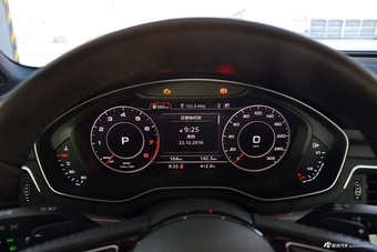 2017款奥迪A4L 2.0T自动45TFSI quattro运动型