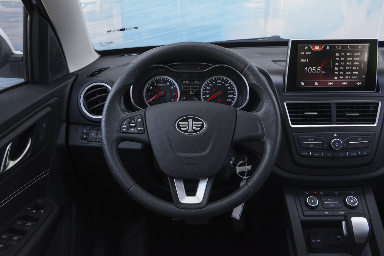 2017款奔腾X40 1.6L自动豪华型