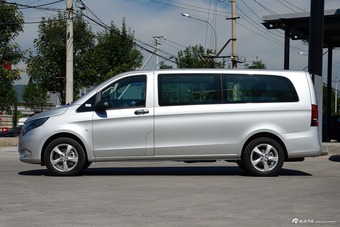 2016款奔驰威霆2.0T自动精英版 太空银