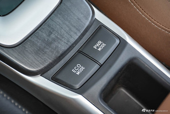 20万真正的越野车 丰田奔跑者性能秒掉同级一切SUV