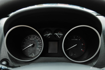 2016款萨瓦纳2.0T手动四驱汽油豪华版5座