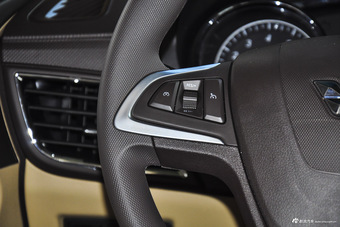 2016款五菱宏光S1 1.5L手动尊享型 大地棕