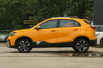 2018款风神AX4 1.6L手动潮尚型天窗版