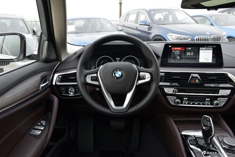 2019款宝马5系新能源 530Le 2.0T自动豪华套装