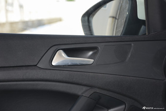 2016款标致308 1.6L手动时尚版