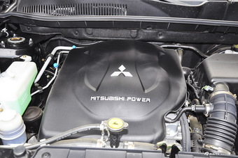 2015款猎豹CS10 2.0T手动新锐版 纽约黑