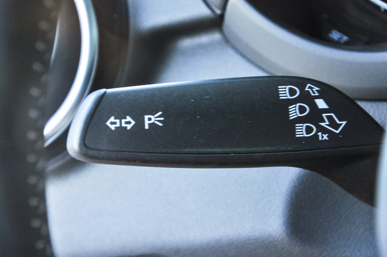 2016款奥迪A1 1.4T 自动30TFSI Sportback S Line运动版