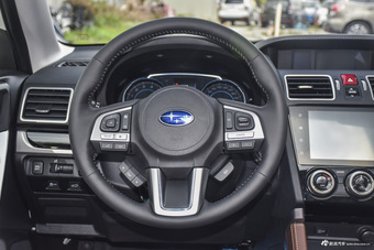 2016款森林人2.5L自动尊贵导航版