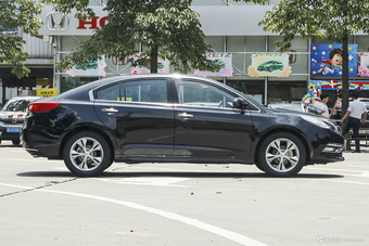 2015款众泰Z500 1.5T 手动尊贵型