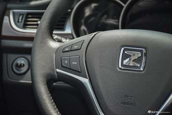 2015款众泰Z500 1.5T 手动豪华型 萨丁白