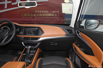 2017款众泰T300 1.5T自动尊贵型 