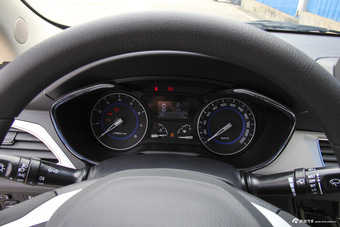 2016款悦翔V7 1.6L手动乐享型国V