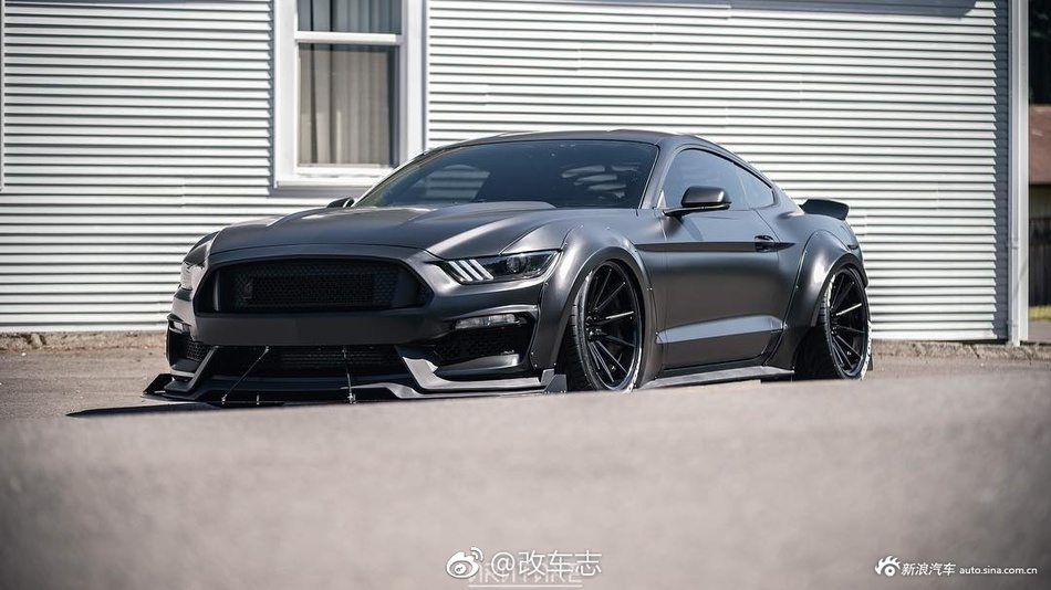 原装的野马已经很帅了，这辆爆改的黑武士猛兽更是帅到没朋友