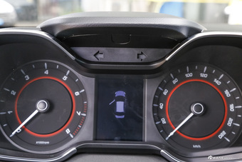 2016款艾瑞泽5 1.5L自动领锐版 俊逸白