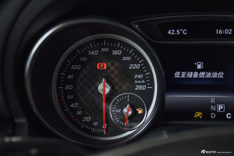 2016款奔驰A级 A200 1.6T自动赛道版