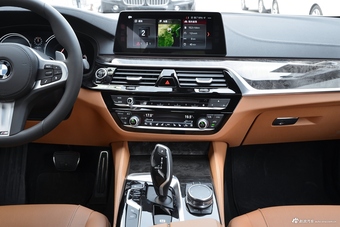 2018款宝马5系2.0T自动530Li尊享型 M运动套装