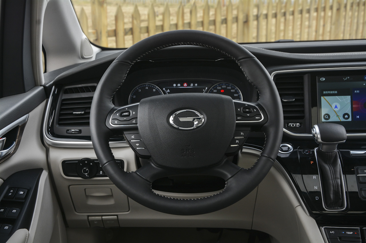 2018款传祺GM8自动320T尊贵版