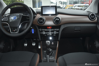 2016款昌河Q25 1.5L手动乐惠版 炫酷白