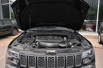 2018款大切诺基3.6L自动高性能四驱版图片