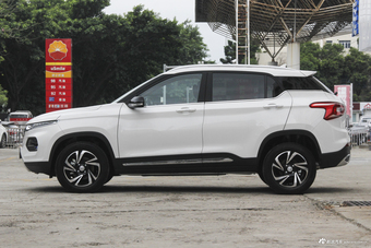 2017款宝骏510 1.5L手动豪华型 