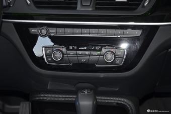 2017款宝马1系118i自动设计套装型