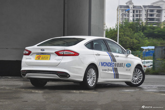 2013款蒙迪欧2.0T自动200豪华型