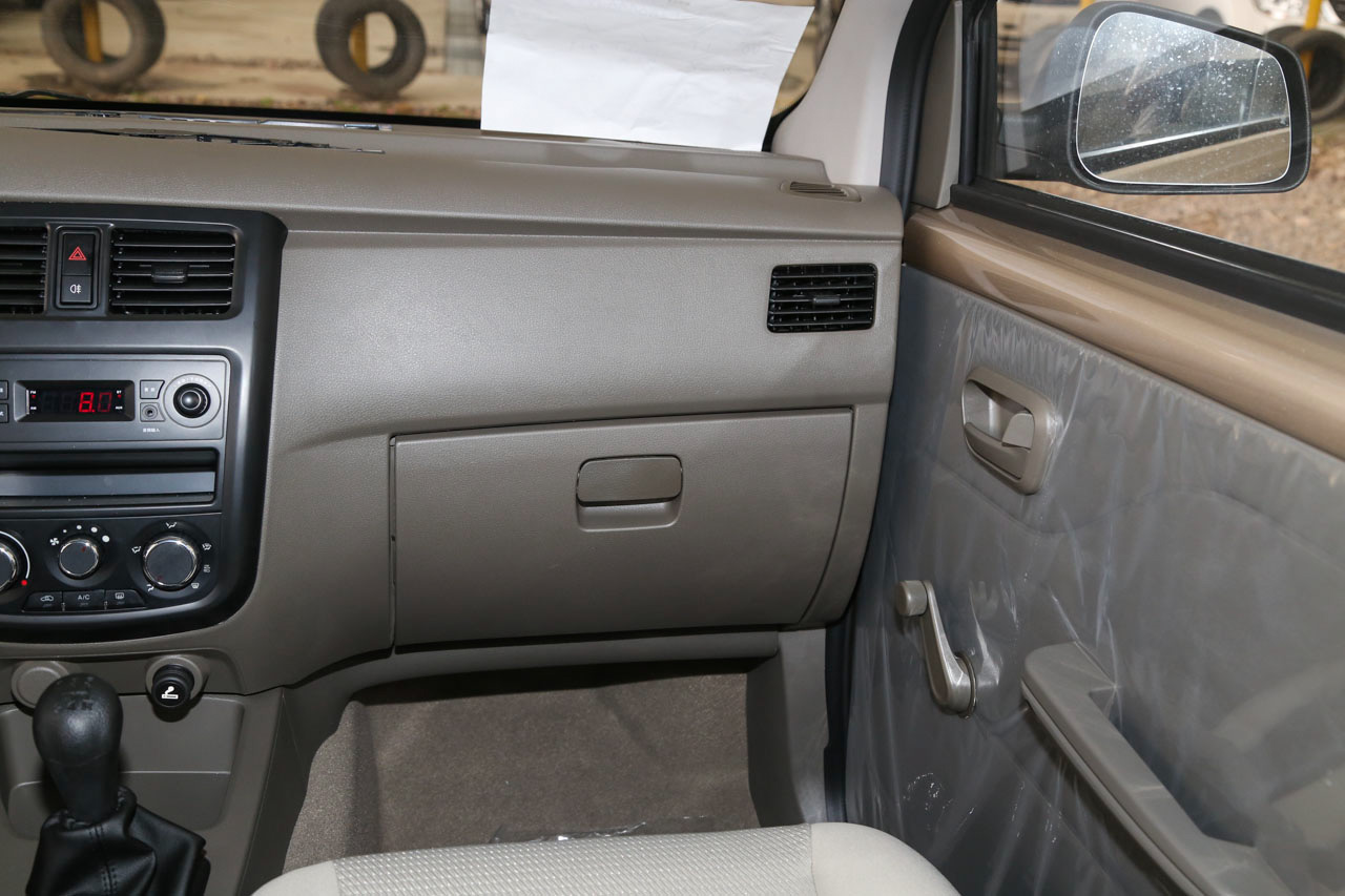 2012款五菱荣光1.5L加长标准型