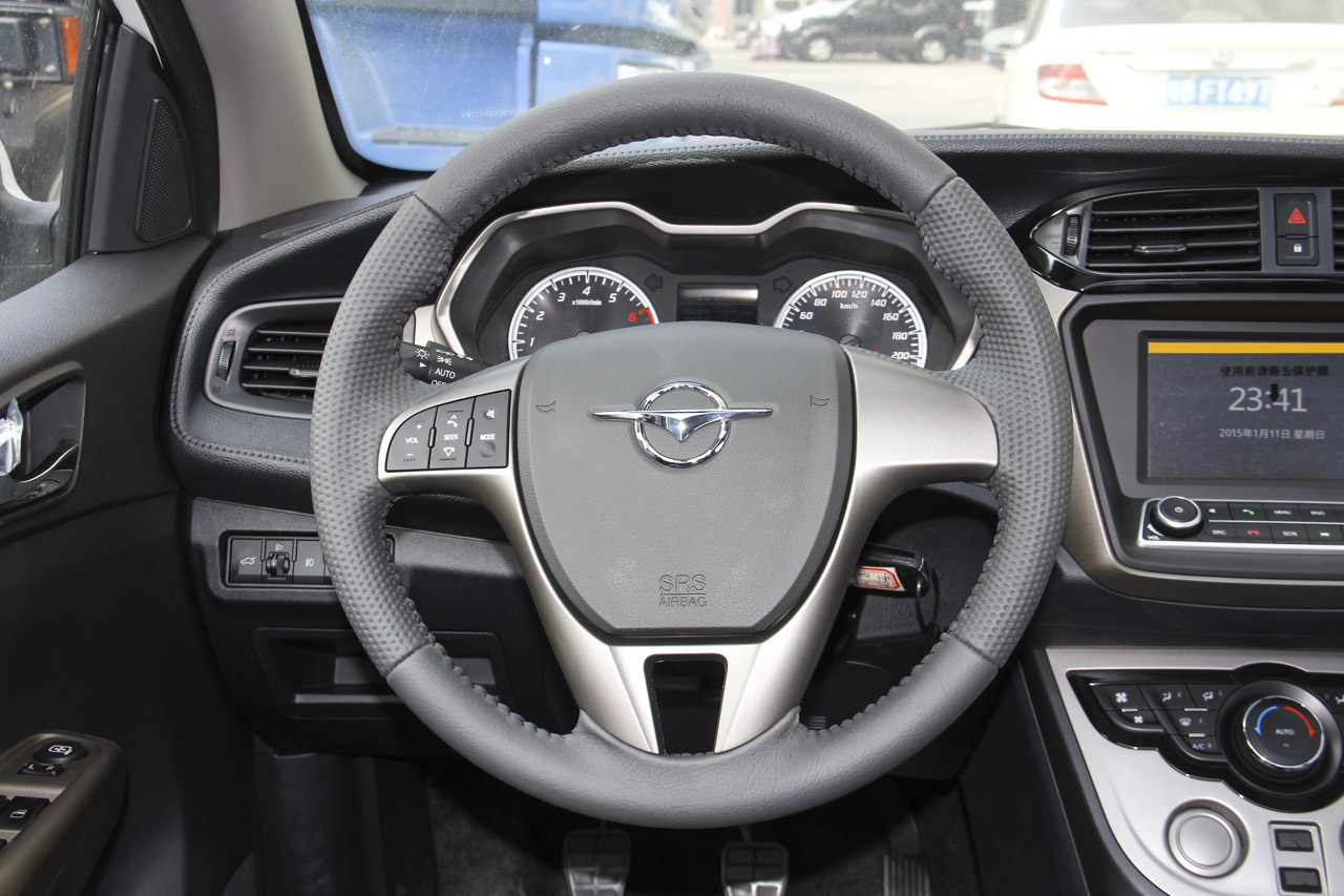 2016款海马M3 1.5L手动智能舒适型