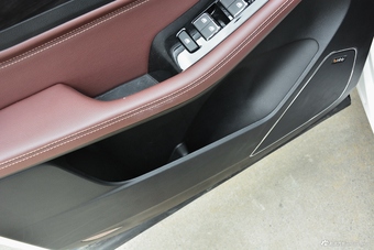 2017款宝骏560 1.5T DCT旗舰型