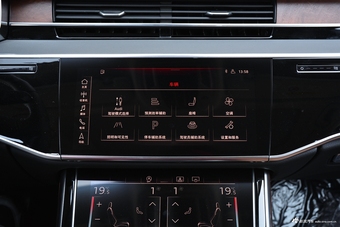 2018款奥迪A8L 3.0T自动55 TFSI quattro尊贵型