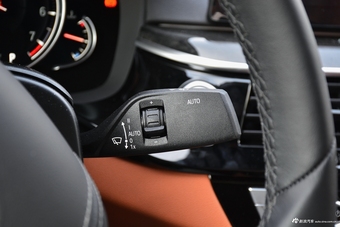 2018款宝马5系改款2.0T自动530Li领先型M运动套装