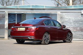 2016款本田雅阁混动2.0L自动锐尊版宝石红