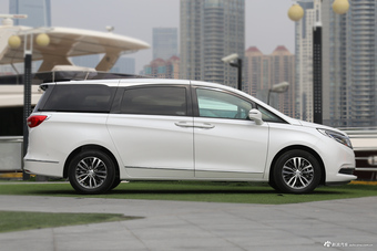 2017款GL8 2.0T自动旗舰版