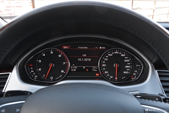 2017款奥迪A8L 4.0T自动60 TFSI quattro豪华型
