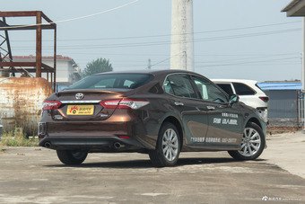 2018款凯美瑞2.0G自动豪华版