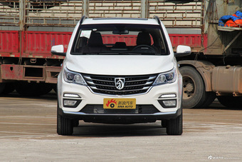 2017款宝骏560 1.5T DCT尊享型