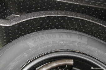 2017款宝骏560 1.5T DCT尊享型