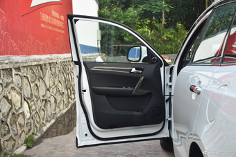 2015款众泰T600 1.5T手动豪华型 冰川白