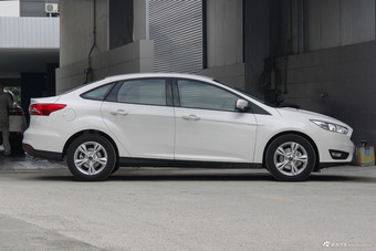 2017款福克斯三厢1.6L自动舒适型智行版