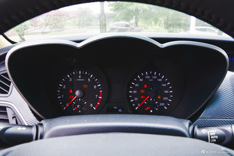 2015款海马福美来1.6L手动品尚型